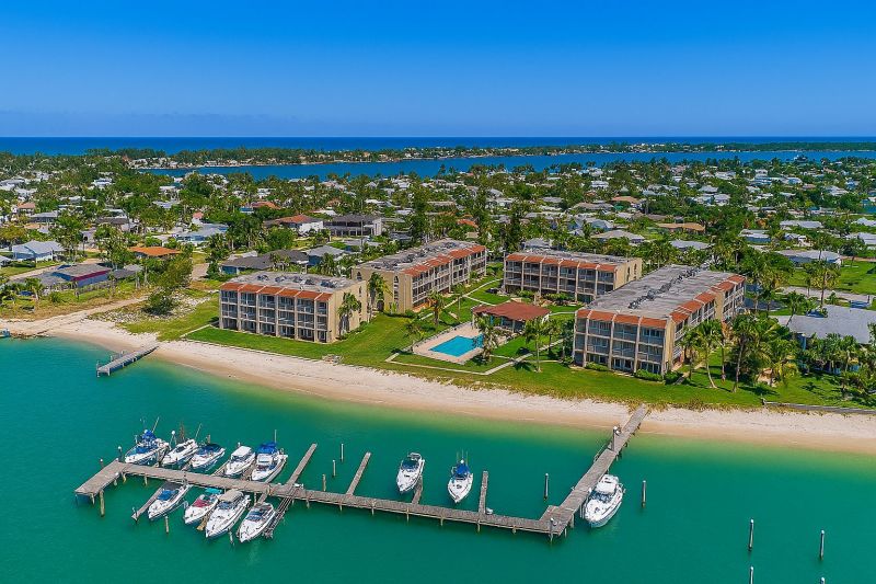 Local Roof Service in Fort Pierce, FL