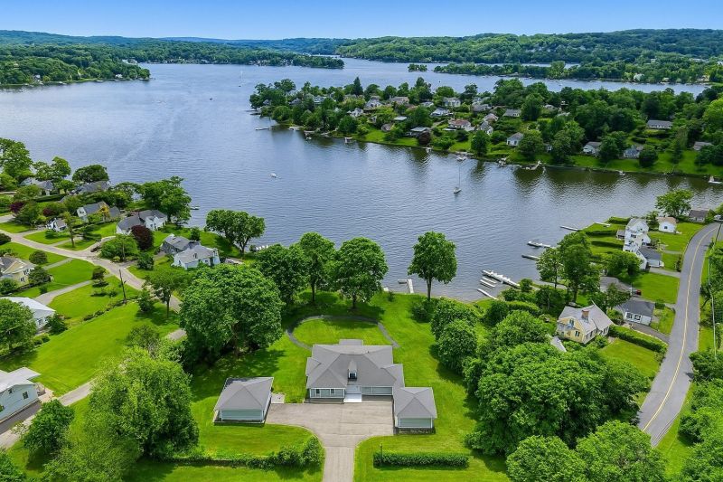 Local Roof Service in Brookfield, CT