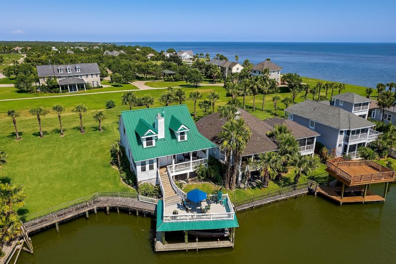 Local Tar Roof Repair in Dickinson, TX